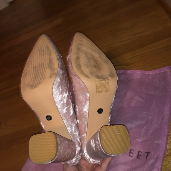 Light pink velvet daisy street heel booties - Picture 5 of 5